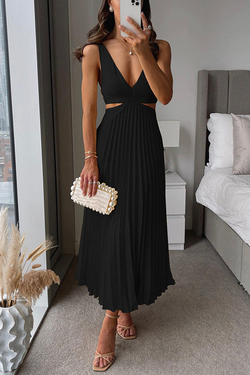 Elsa | Elegant pleated maxi dress