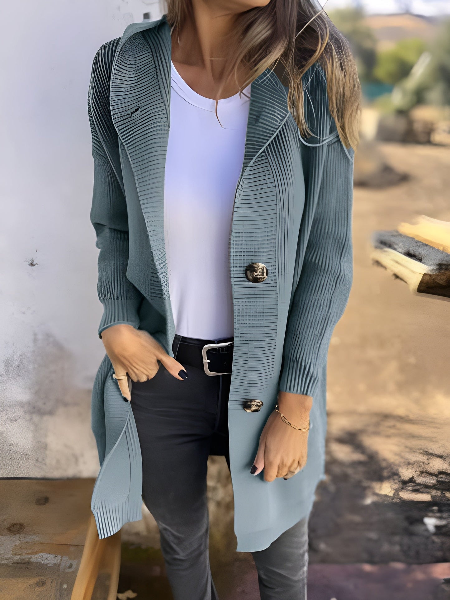 Emilia - Cozy Classic Cardigan